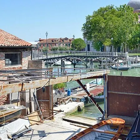 Apartment Castello Di Godego Sleeps 2 Air Con Wifi